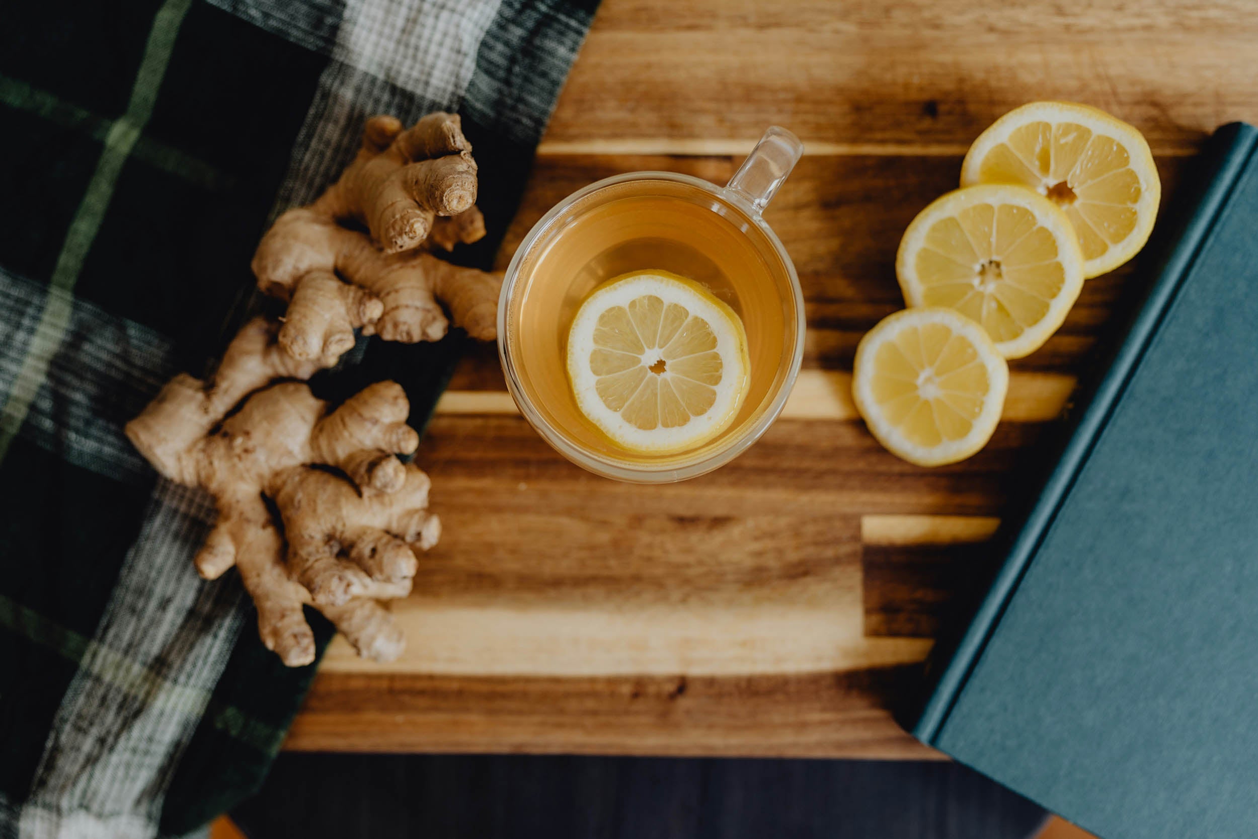 detox tee mit ingwer und zitrone